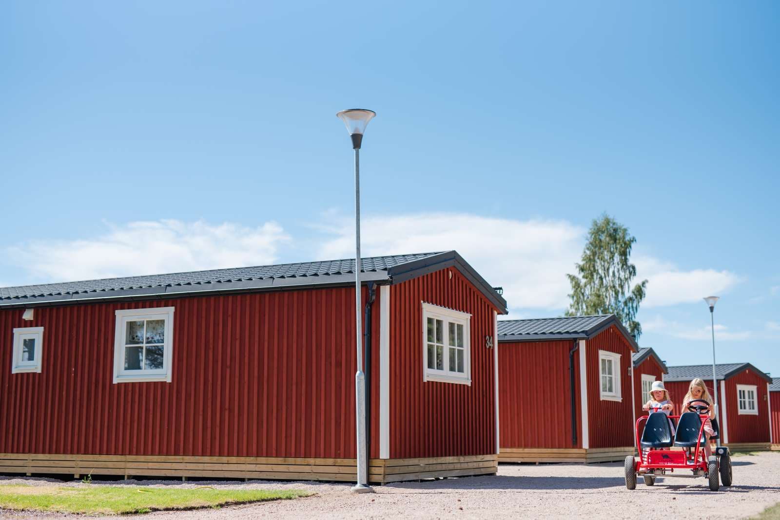 Camping i Sverige med mysiga stugor och många campingtomter. First Camp Orsa ligger vackert belägen i hjärtat av Dalarna.