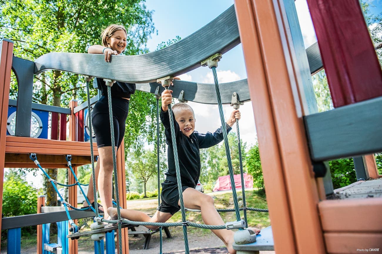 Barnklubb och hinderbana